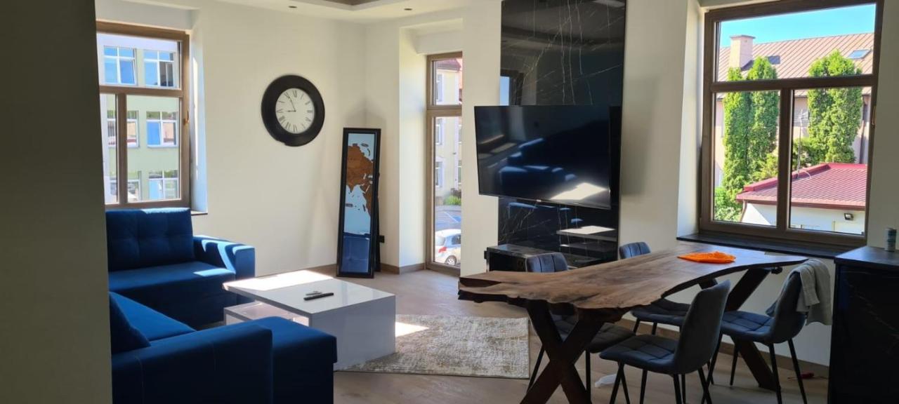 Blue Door Apartment เอากุสตูฟ ภายนอก รูปภาพ