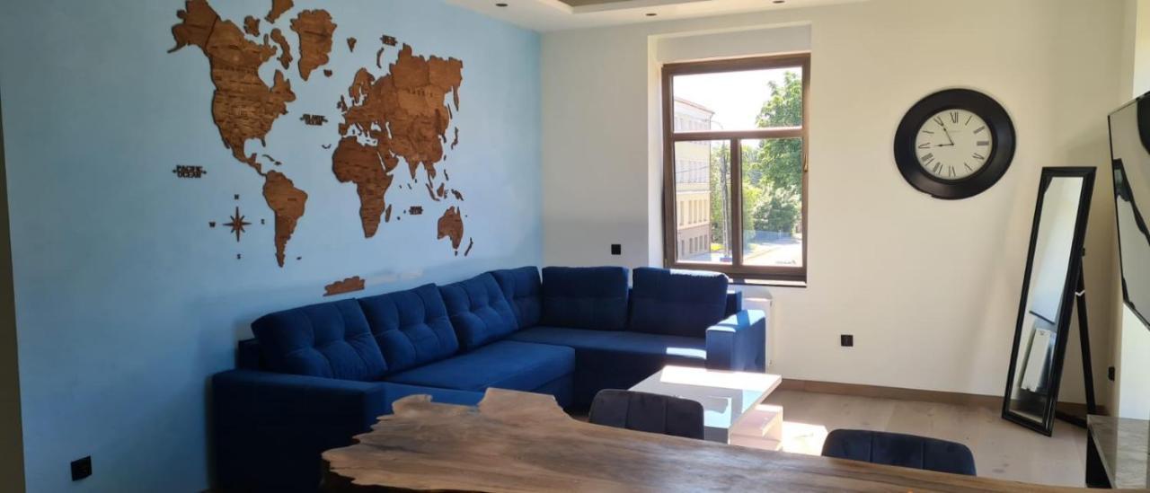 Blue Door Apartment เอากุสตูฟ ภายนอก รูปภาพ